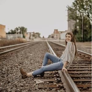 Meet your Posher, Maya